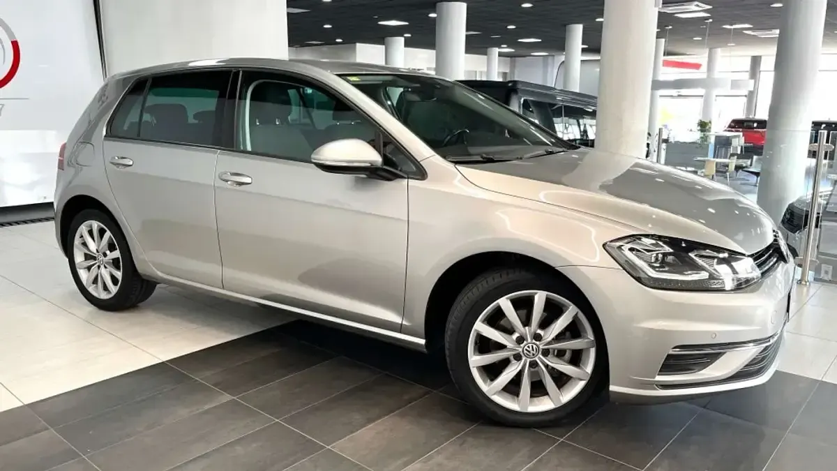 Usado VW Golf VII Advance 150 CV (110 kW) 2020 Gris Utilitario