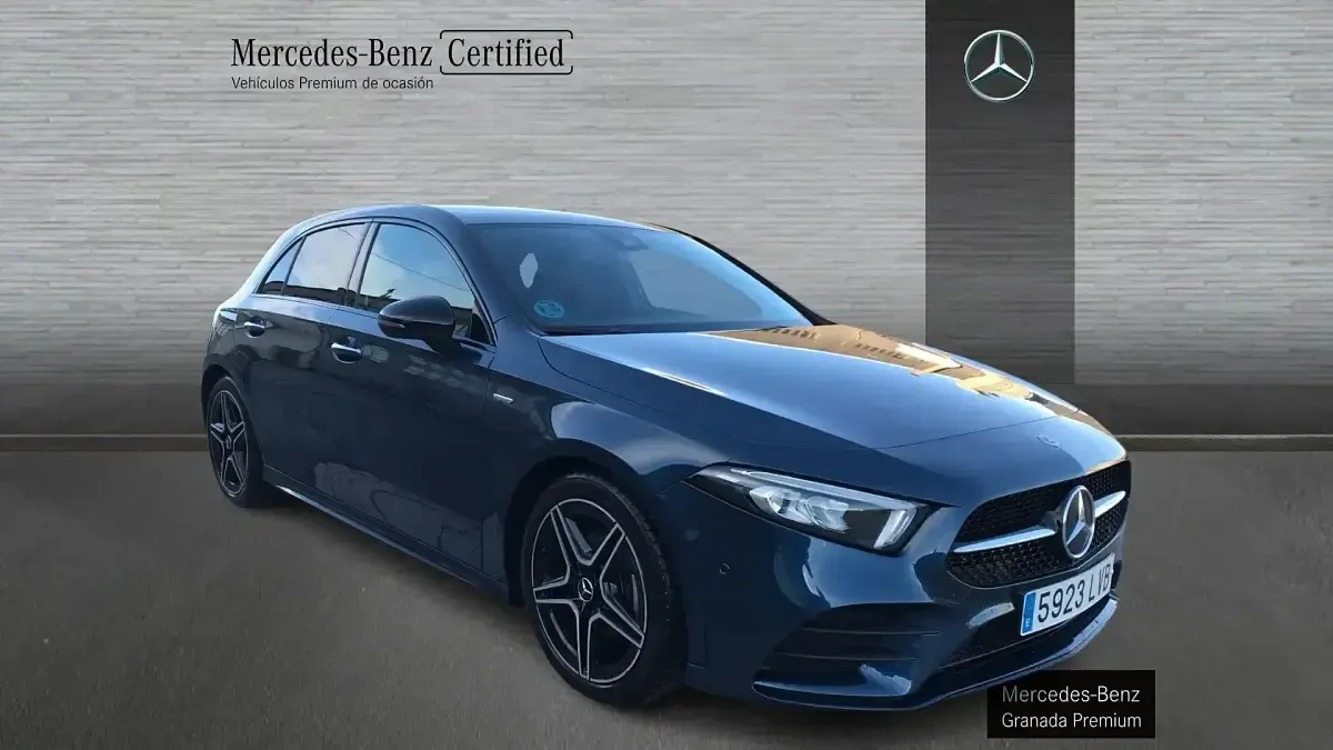Usado Mercedes A200 AMG line 150 CV (110 kW) 2021 Azul denim Berlina