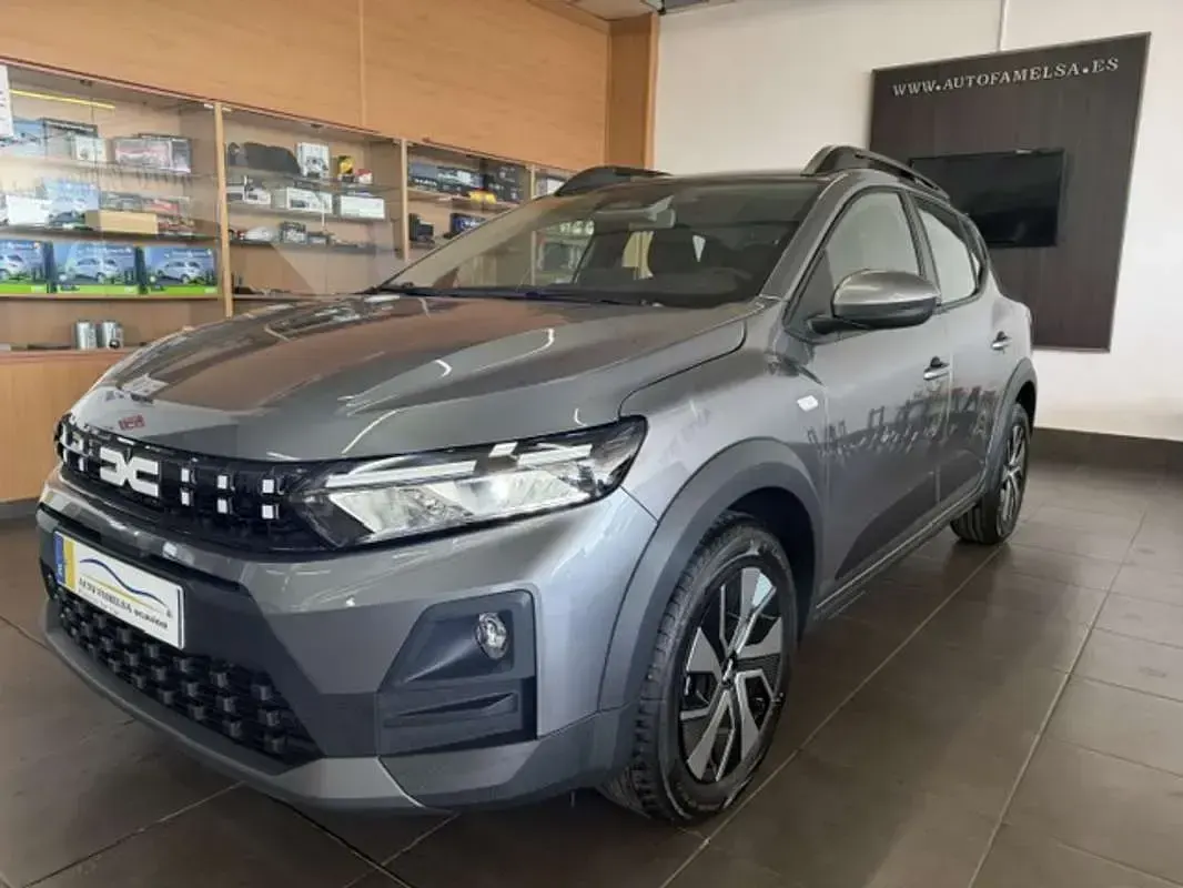 Nuevo Dacia Sandero Expression 122 CV (89 kW) 2026 Gris Utilitario