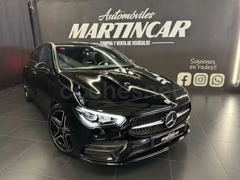 Usado Mercedes CLA200 Shooting Brake 150 CV (110 kW) 2021 Negro Familiar