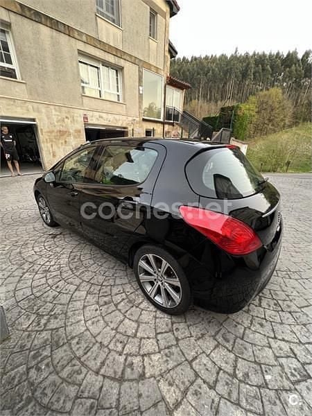 Usado Peugeot 308 Allure 112 CV (82 kW) 2013 Negro Berlina