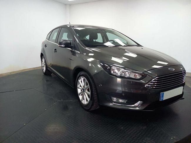 Usado Ford Focus Titanium 126 CV (92 kW) 2018 Gris Berlina