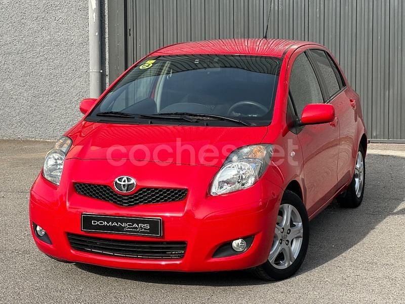 Rojo Usado 2010 Toyota Yaris Berlina | 8900 € (Un poco caro) - Imagen 1/4