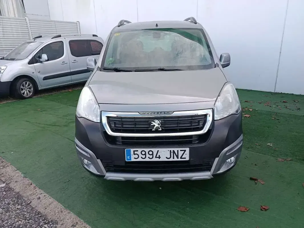 Usado Peugeot TePee Outdoor 99 CV (72 kW) 2016 Gris Van