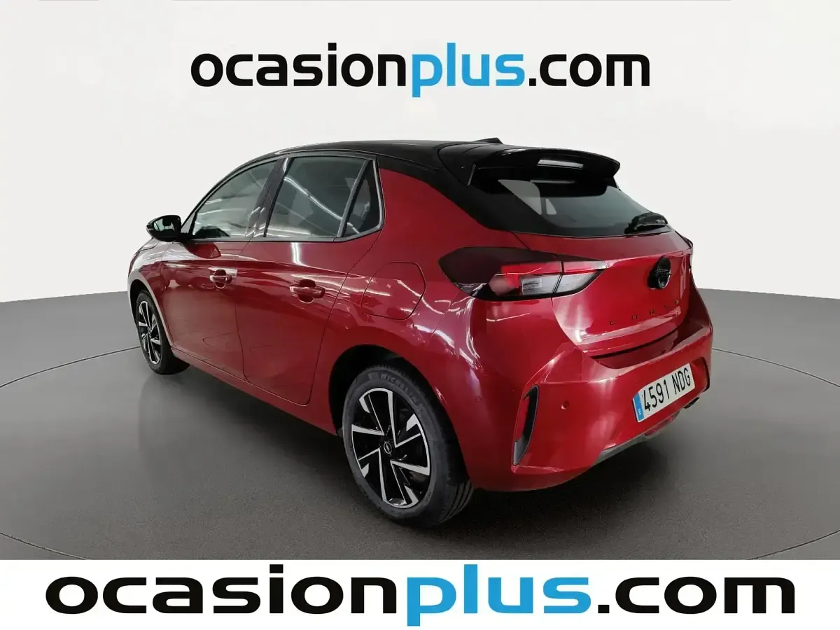 Usado Opel Corsa 100 CV (73 kW) 2025 Rojo Utilitario