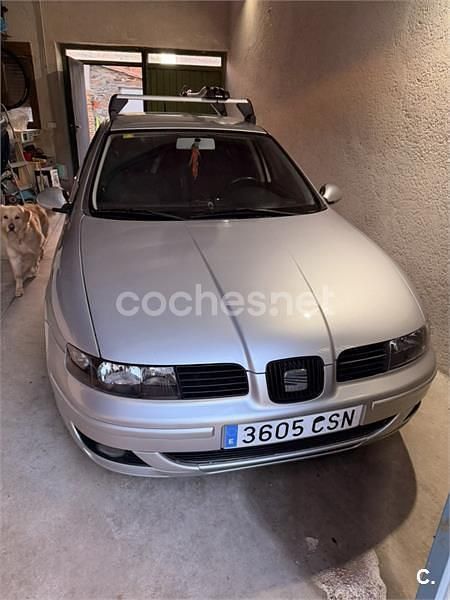 Usado Seat Leon Sport 105 CV (77 kW) 2004 Gris / plata Utilitario