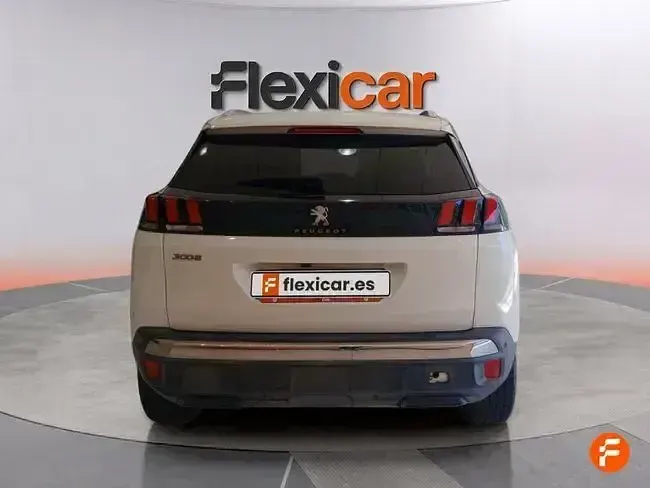 Usado Peugeot 3008 Allure 120 CV (88 kW) 2017 Blanco SUV