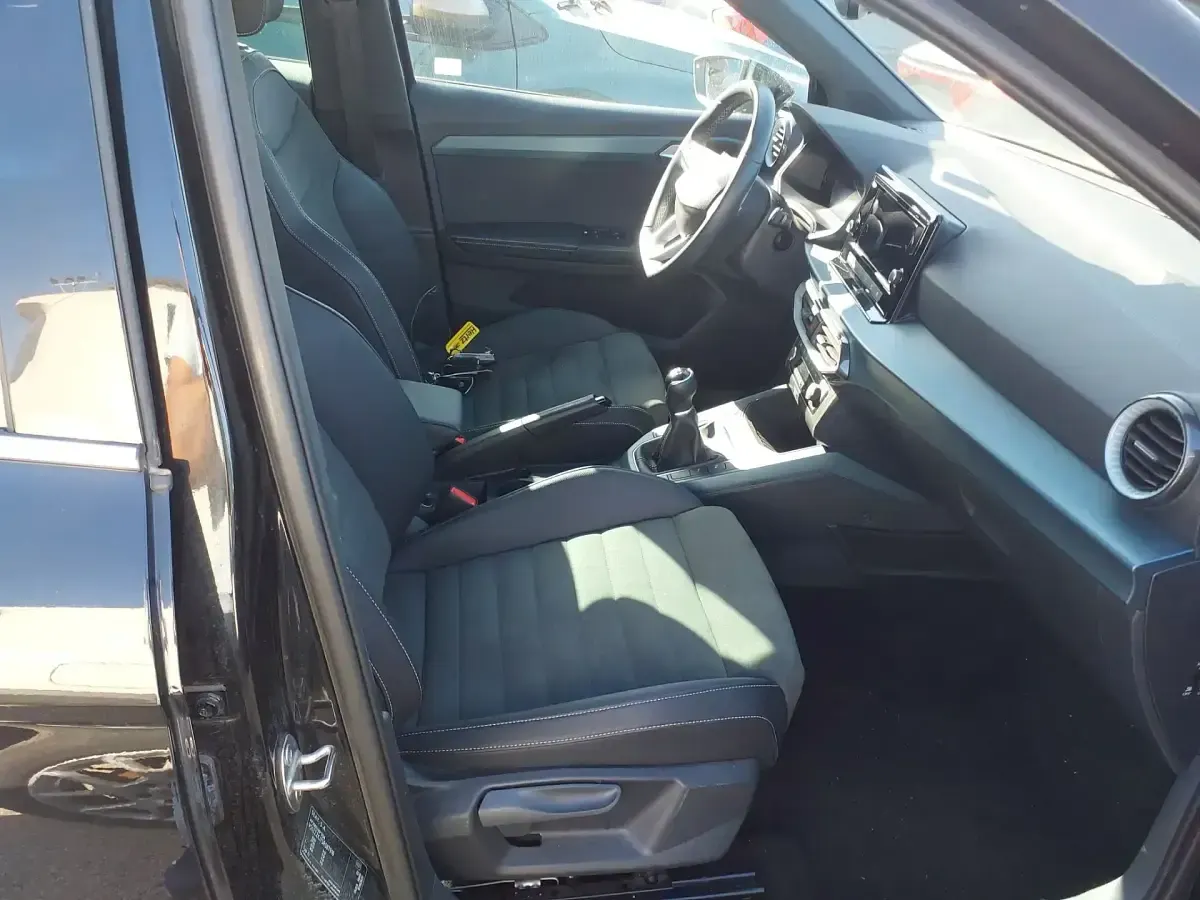 Usado Seat Arona Xperience 116 CV (85 kW) 2025 Negro SUV