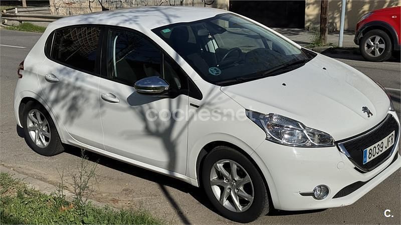 Blanco Usado 2015 Peugeot 208 Access Utilitario | 6800 € (Precio justo) - Imagen 1/4