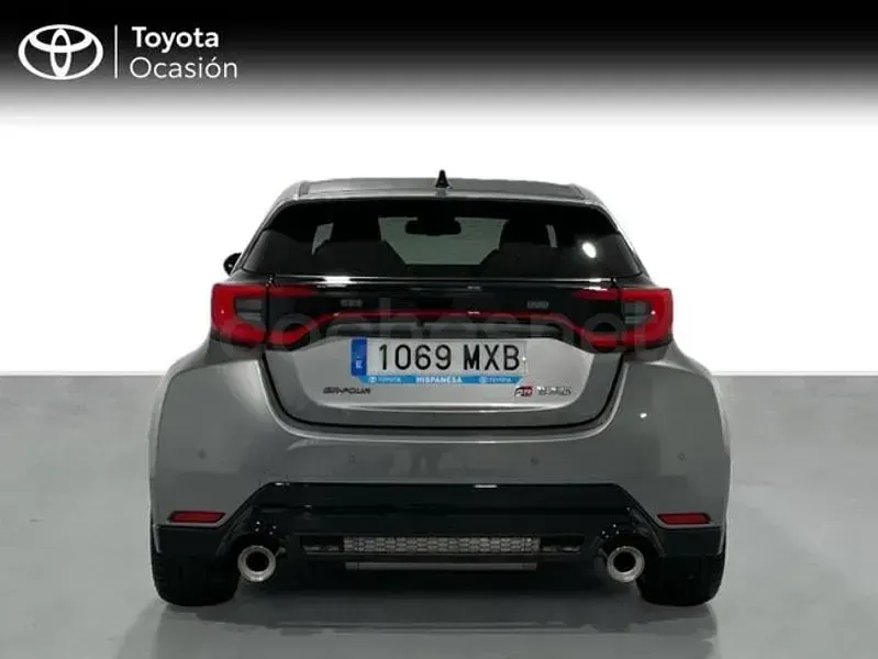 Usado Toyota Yaris 276 CV (202 kW) 2024 Gris / plata Utilitario