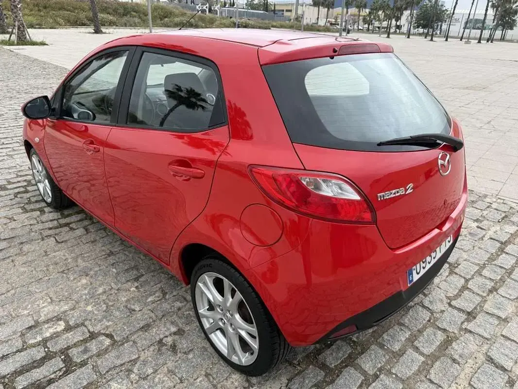 Usado Mazda 2 Active 80 CV (58 kW) 2007 Rojo Utilitario