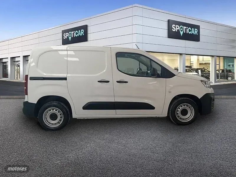 Usado Citroën Berlingo 102 CV (75 kW) 2022 Blanco Monovolumen