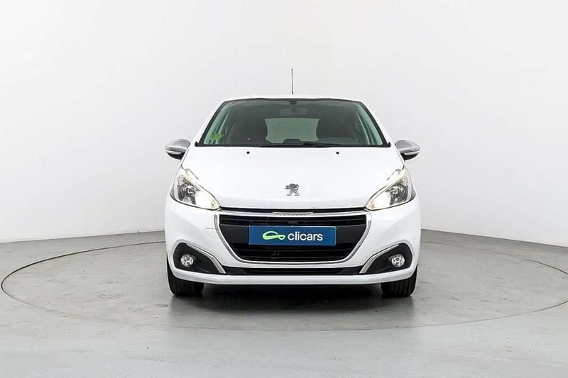 Usado Peugeot 208 Style 82 CV (60 kW) 2017 Blanco Utilitario