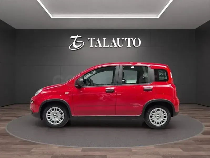 Nuevo Fiat Panda 70 CV (51 kW) 2025 Rojo Utilitario