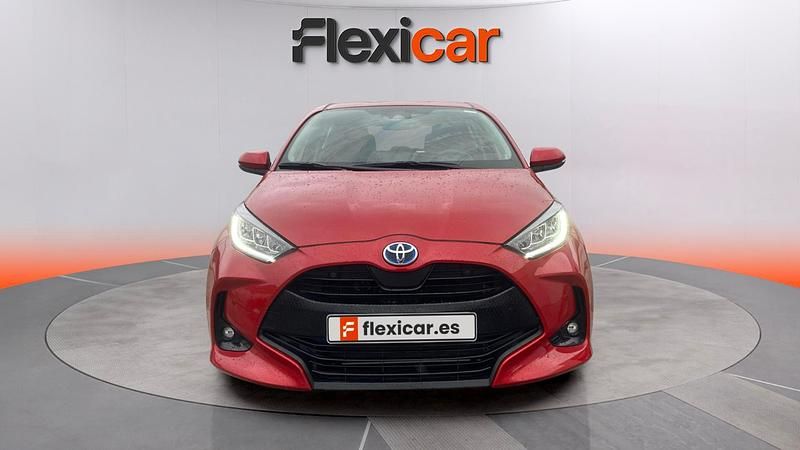 Usado Toyota Yaris Hybrid Active 116 CV (85 kW) 2023 Rojo Berlina