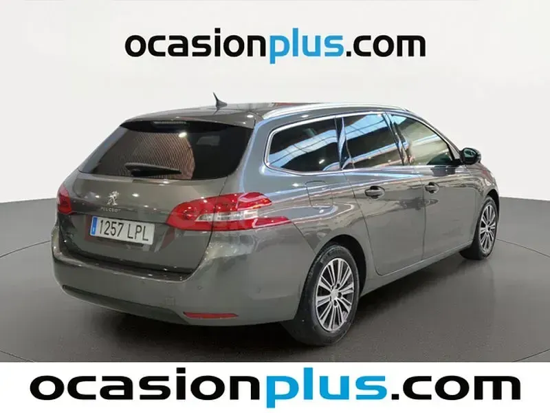 Usado Peugeot 308 SW Allure 130 CV (95 kW) 2021 Gris / plata Familiar