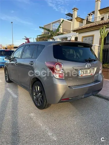 Usado Toyota Verso Advance 112 CV (82 kW) 2016 Gris / plata Monovolumen