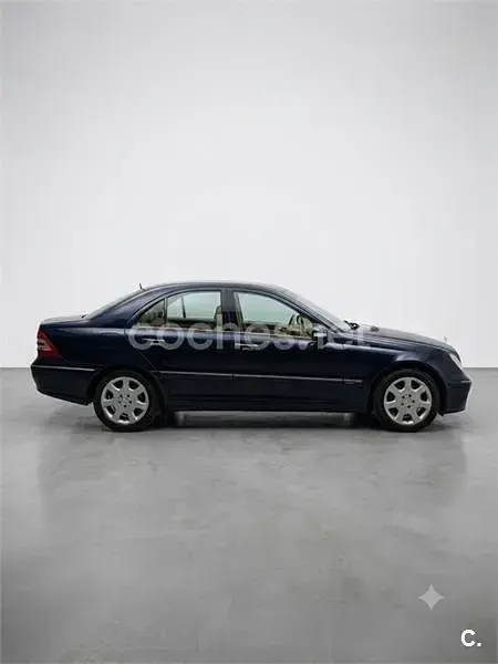 Usado Mercedes C320 Elegance 224 CV (164 kW) 2005 Azul Berlina