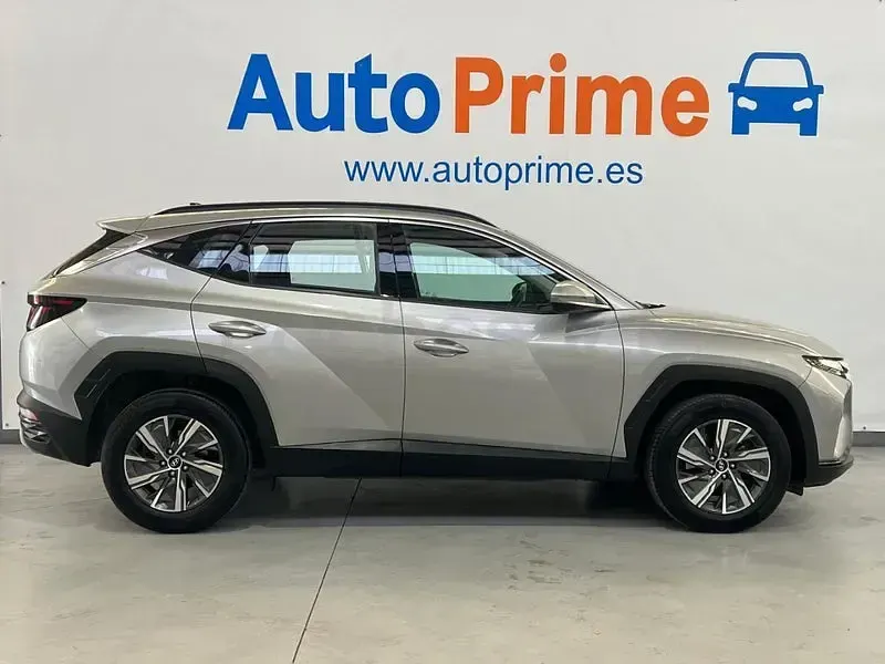 Usado Hyundai Tucson Style 180 CV (132 kW) 2022 Gris / plata SUV