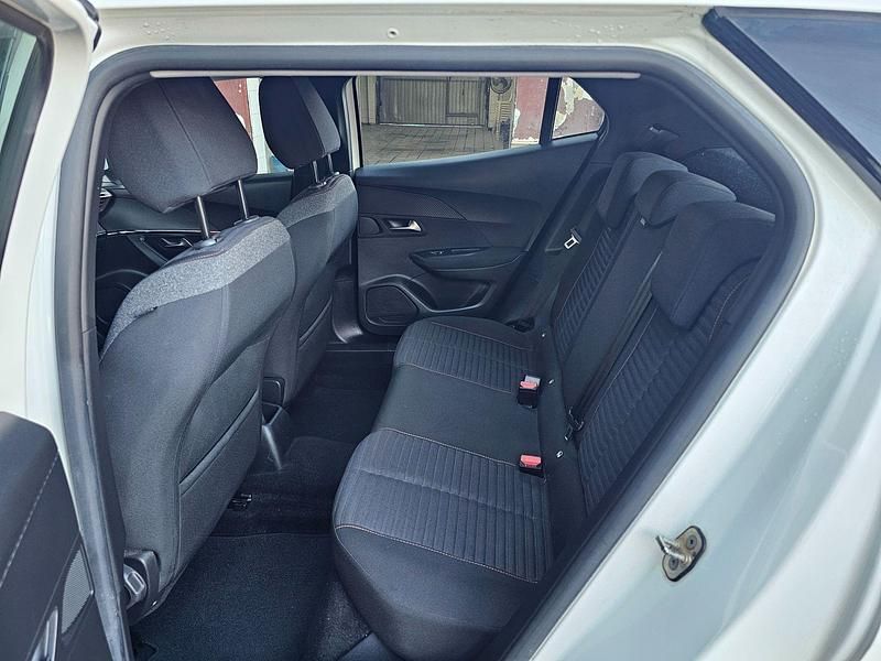 Usado Peugeot 2008 Active 110 CV (80 kW) 2021 Blanco SUV