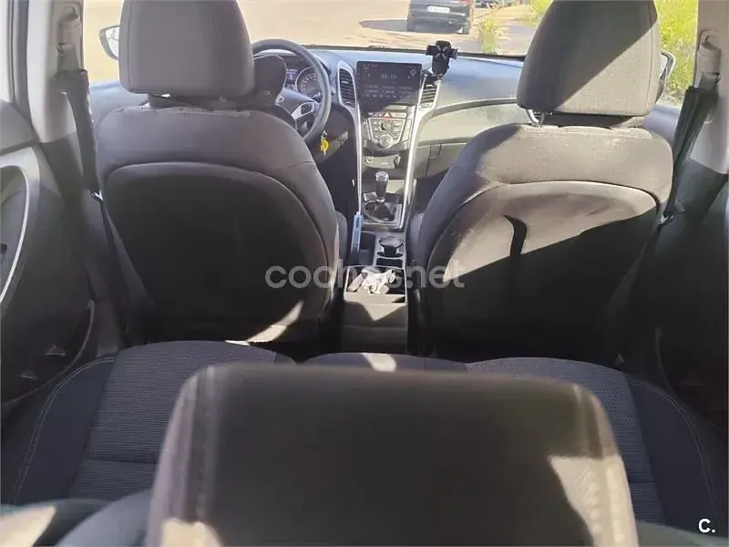 Usado Hyundai i30 90 HP (66 kW) 2014 Branco Sedan