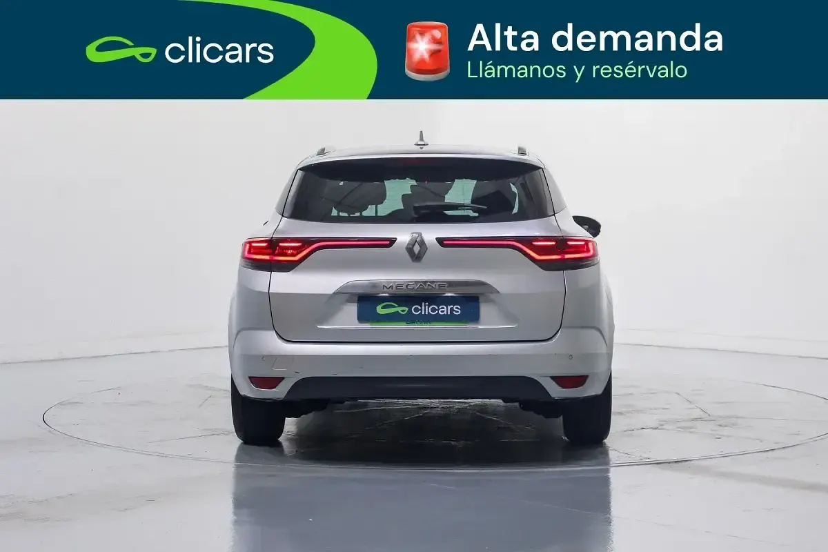Usado Renault Mégane GrandTour Zen 140 CV (102 kW) 2022 Gris Familiar