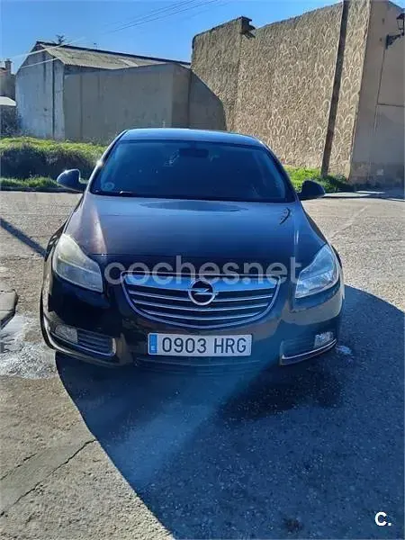 Usado Opel Insignia Selective 130 CV (95 kW) 2013 Marrón Berlina