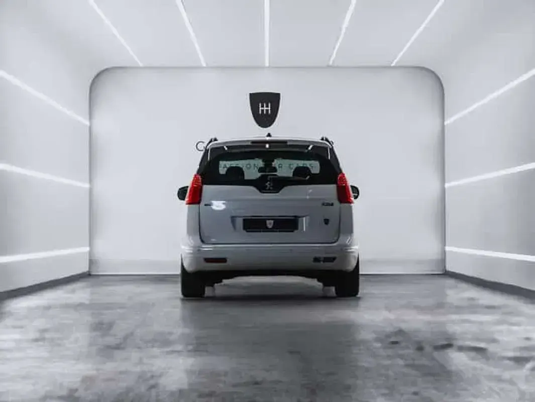 Usado Peugeot 5008 Allure 150 CV (110 kW) 2016 Blanco Monovolumen