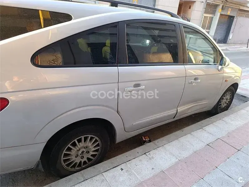 Usado SsangYong Rodius Limited 165 CV (121 kW) 2007 Gris / plata Monovolumen