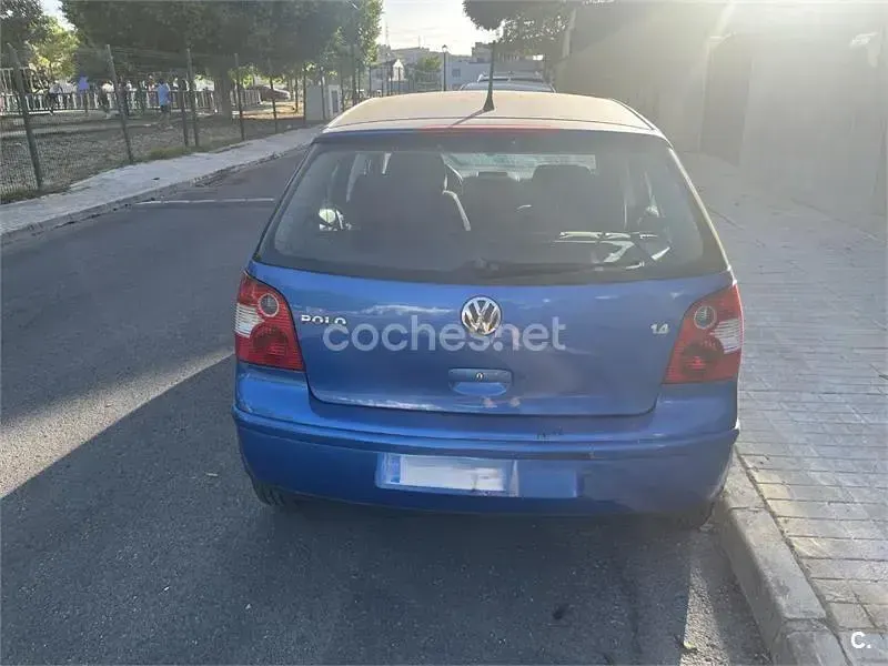 Usado VW Polo Trendline 75 CV (55 kW) 2004 Azul Utilitario