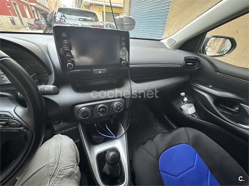 Usado Toyota Yaris 125 CV (91 kW) 2024 Gris / plata Berlina