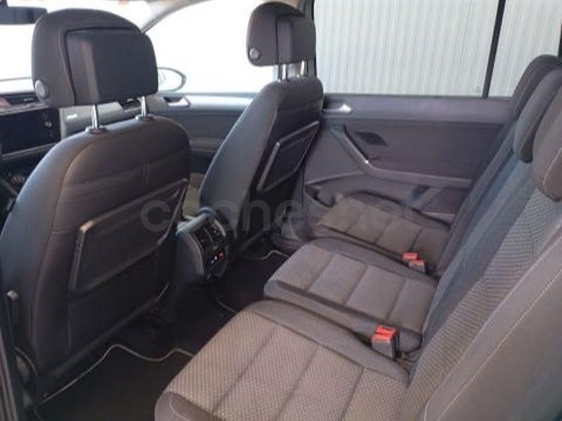 Usado VW Touran Advance 150 CV (110 kW) 2019 Gris / plata Monovolumen