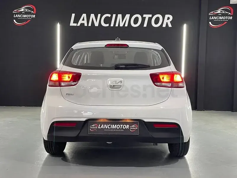 Usado Kia Rio Sport 84 CV (61 kW) 2022 Blanco Berlina