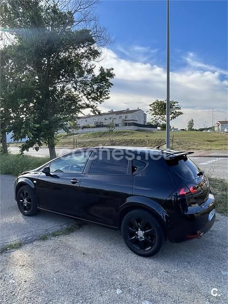 Usado Seat Leon Ecomotive 105 CV (77 kW) 2008 Negro Utilitario