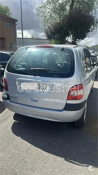 Usado Renault Scénic Privilege 115 CV (84 kW) 2003 Gris / plata Monovolumen