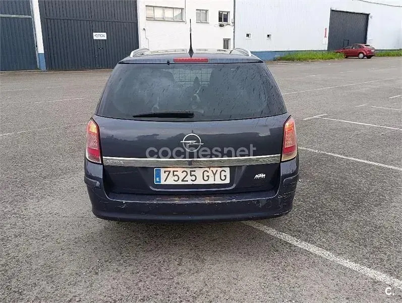 Usado Opel Astra Selective 110 CV (80 kW) 2010 Gris / plata Familiar