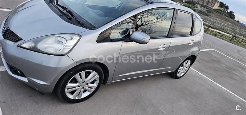 Usado Honda Jazz Luxury 100 CV (73 kW) 2011 Gris / plata Utilitario