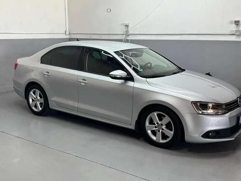 Begagnad VW Jetta Sport 140 HK (102 kW) 2011 Silver Halvkombi