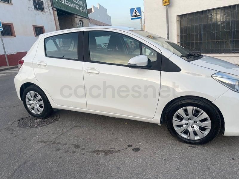 Occasion Toyota Yaris Active 90 ch (66 kW) 2014 Blanc Citadine