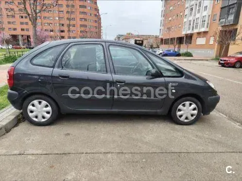 Usado Citroën Xsara Picasso 90 CV (66 kW) 2003 Negro Monovolumen