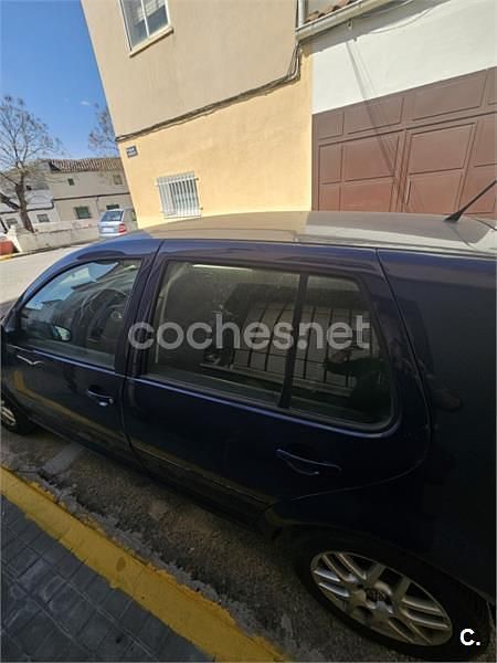 Usado VW Golf IV 110 CV (80 kW) 2003 Azul Berlina