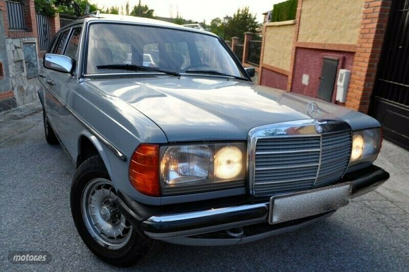 Usado Mercedes 240 73 CV (53 kW) 1983 Gris Familiar