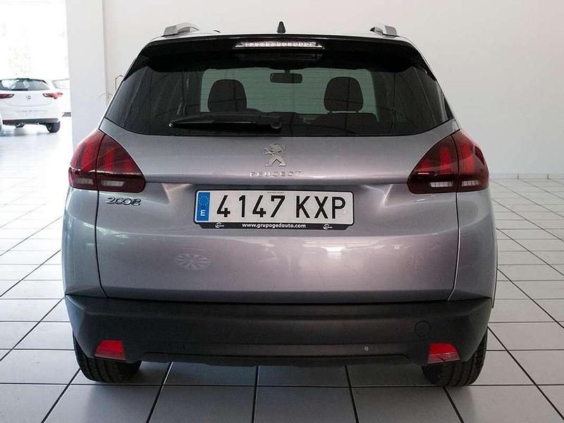 Usado Peugeot 2008 Signature Sky 99 CV (72 kW) 2019 Gris SUV