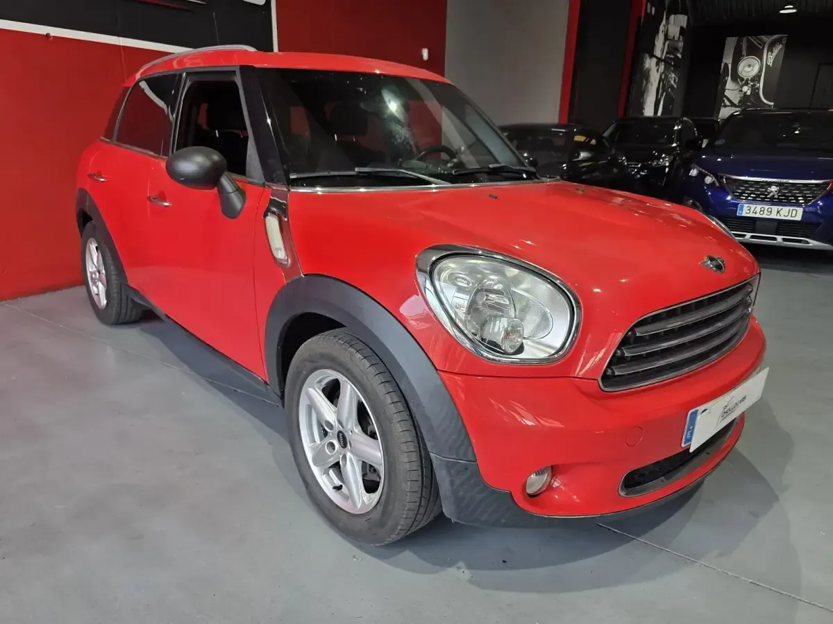 Usado Mini Cooper D 112 CV (82 kW) 2012 Rojo Utilitario