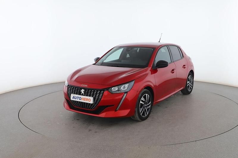 Rojo Usado 2022 Peugeot 208 Allure Utilitario | 16.499 € (Precio justo) - Imagen 1/3