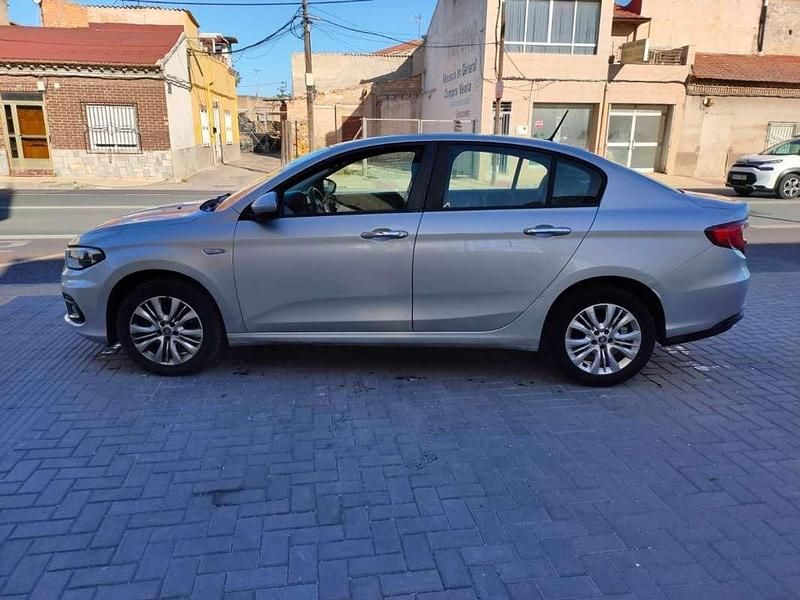 Usado Fiat Tipo Pop 95 CV (69 kW) 2017 Gris Berlina