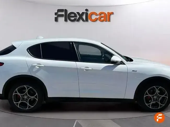 Usado Alfa Romeo Stelvio Sprint 200 CV (147 kW) 2021 Blanco SUV