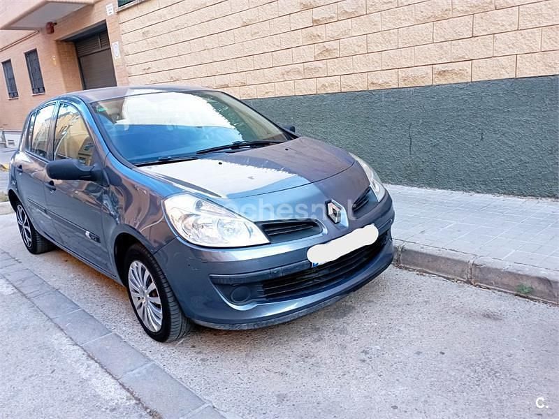 Gris / plata Usado 2007 Renault Clio II Authentique Berlina | 3200 € (Precio justo) - Imagen 1/4