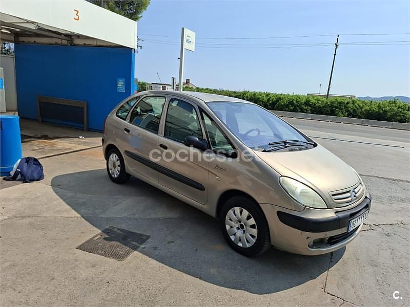Beige Usado 2006 Citroën Xsara Picasso Exclusive Monovolumen | 3500 € (Precio justo) - Imagen 1/4