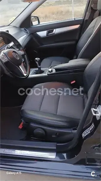 Usado Mercedes C200 Avantgarde 136 CV (100 kW) 2011 Negro Berlina